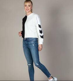 Woman black and white top. Brand new. Size: small, medium, large, x large, xx la