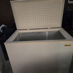 Magic Chef Freezer 6.9 Cubic Feet