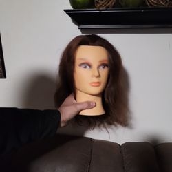 Mannequin head, I have 3, take them today.Take them today , thirty dollars for all