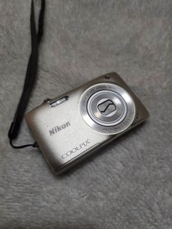 Nikon Digital Camera Compact Cool Pic S3100 14MP 5X Optical Zoom Battery