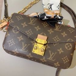 Louis Vuitton shoulder bag