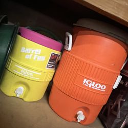 Igloo Cooler And Drink Holders 