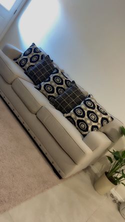 Loveseat/Sofa & throw pillows