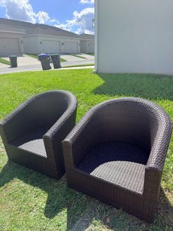 2 Large Outdoor Wicker/Rattan Swivel Patio Armchair