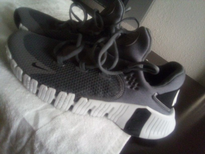 NIKE FREE METCON 4