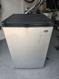 Sanyo minifridge