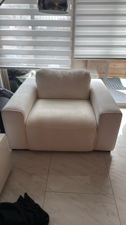 Oversize White Chair 