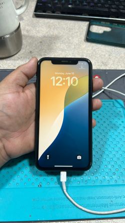 iPhone XR 64gb 100%battery