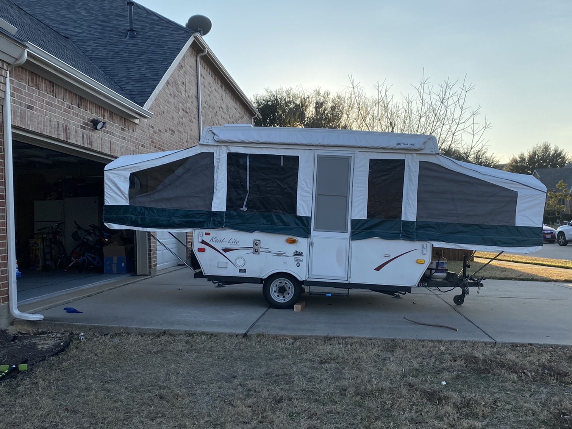 Palomino Pop-Up Camper