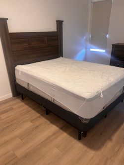 Bed and 2 dressers