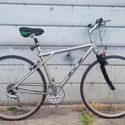 GT COMMUTER BIKE