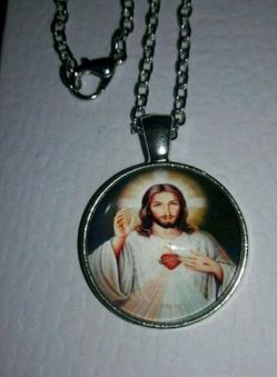 SACRED HEART OF JESUS CHAIN PENDANT NECKLACE
