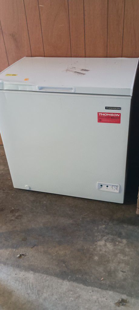 7.0 Cubic Feet Chest Freezer New Has A Dent Or Two Works Great $25 Delivery Milwaukee