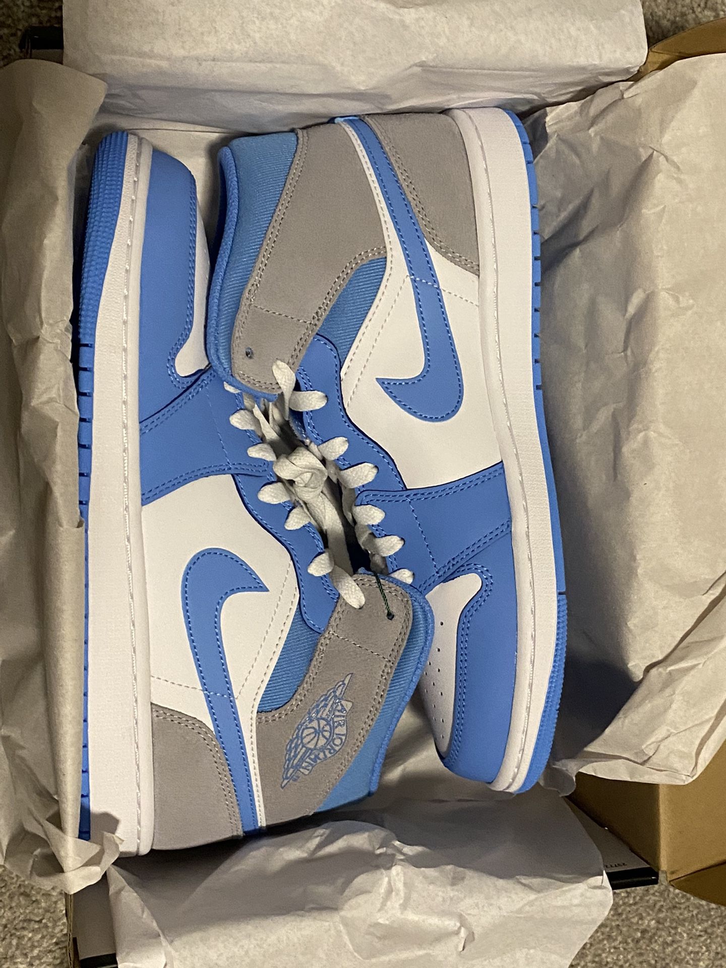 Jordan 1 Mid University Blue Grey
