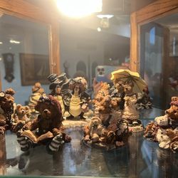 27 Collectible Boyde Bears & Friends 