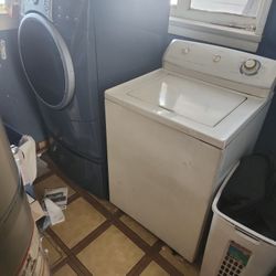 KENMORE ELITE DRYER & FRIGIDAIRE GALLERY WASHER - MUST GO TODAY (MARCH 6, 2026)