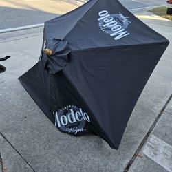 Modelo Negra Patio Umbrella. 