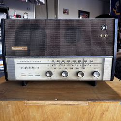 Panorama 640 AM/FM Radio - 1950s