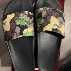 854557FAFGW 8910 10 Gucci mens slides Vibrant Camouflage Multi GG Motif Monogram
