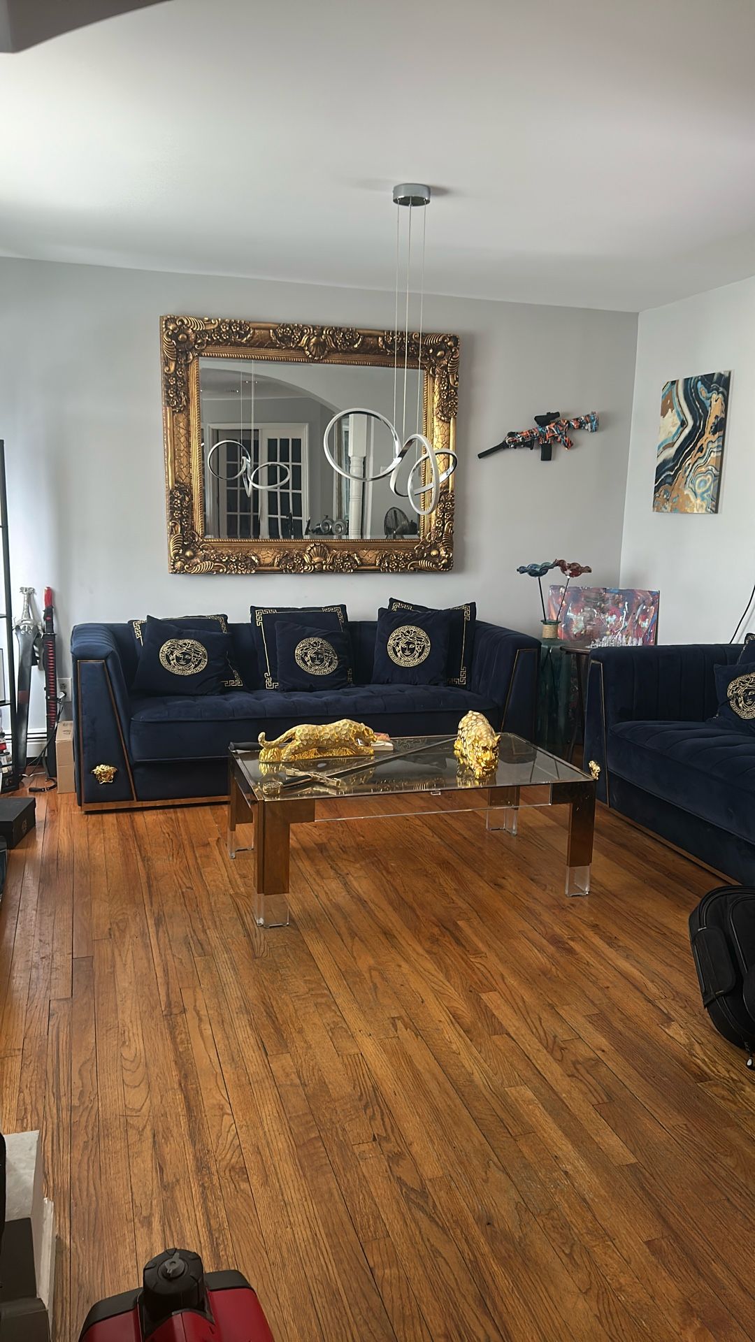 Couches (Versace)