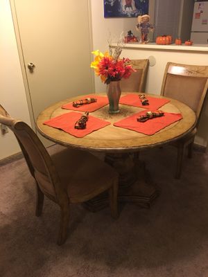 Bassett Furniture Store Italian Hand Painted 4 Chair Round Dining Table With Matching 2 Tier Piece Bassett Furniture Store Italian Hand Painted 4 Chair Round Dining Table With Matching 2 Tier Piece