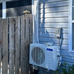 $500 Della 36000 btu Outside compressor 