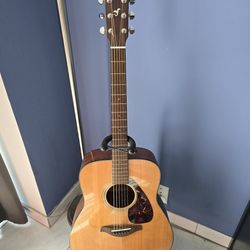 Yamaha FG-700S Acoustic Guitar with Stand