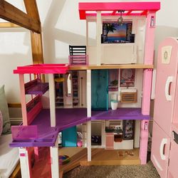 Barbie Dream House 