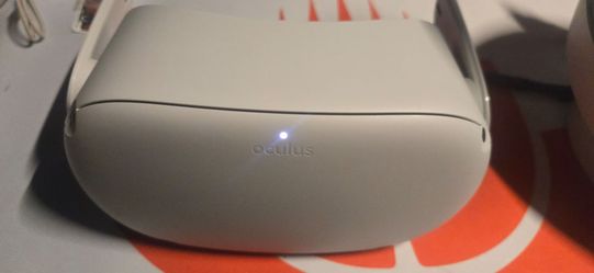 Oculus quest 2 (headset only)