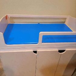 Brand New Diaper Changing Table Lakeshore 