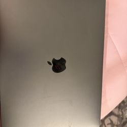 MacBook Pro (13-inch, 2017, Four Thunderbolt 3 Ports)