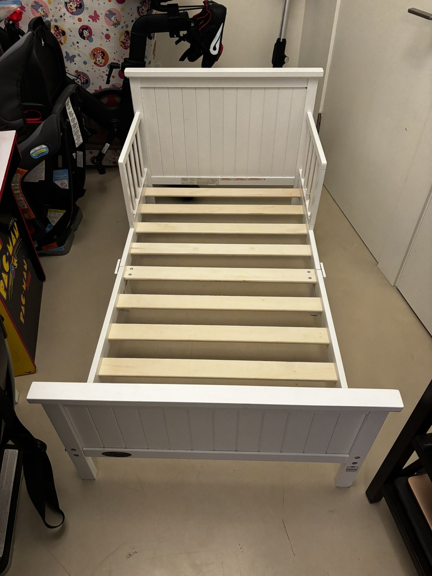 Graco Toddler Bed With Mattress (Good Condition)
