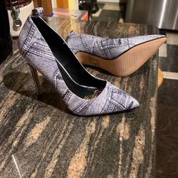 Brand New Shoes    Size 6 Fashion Nova