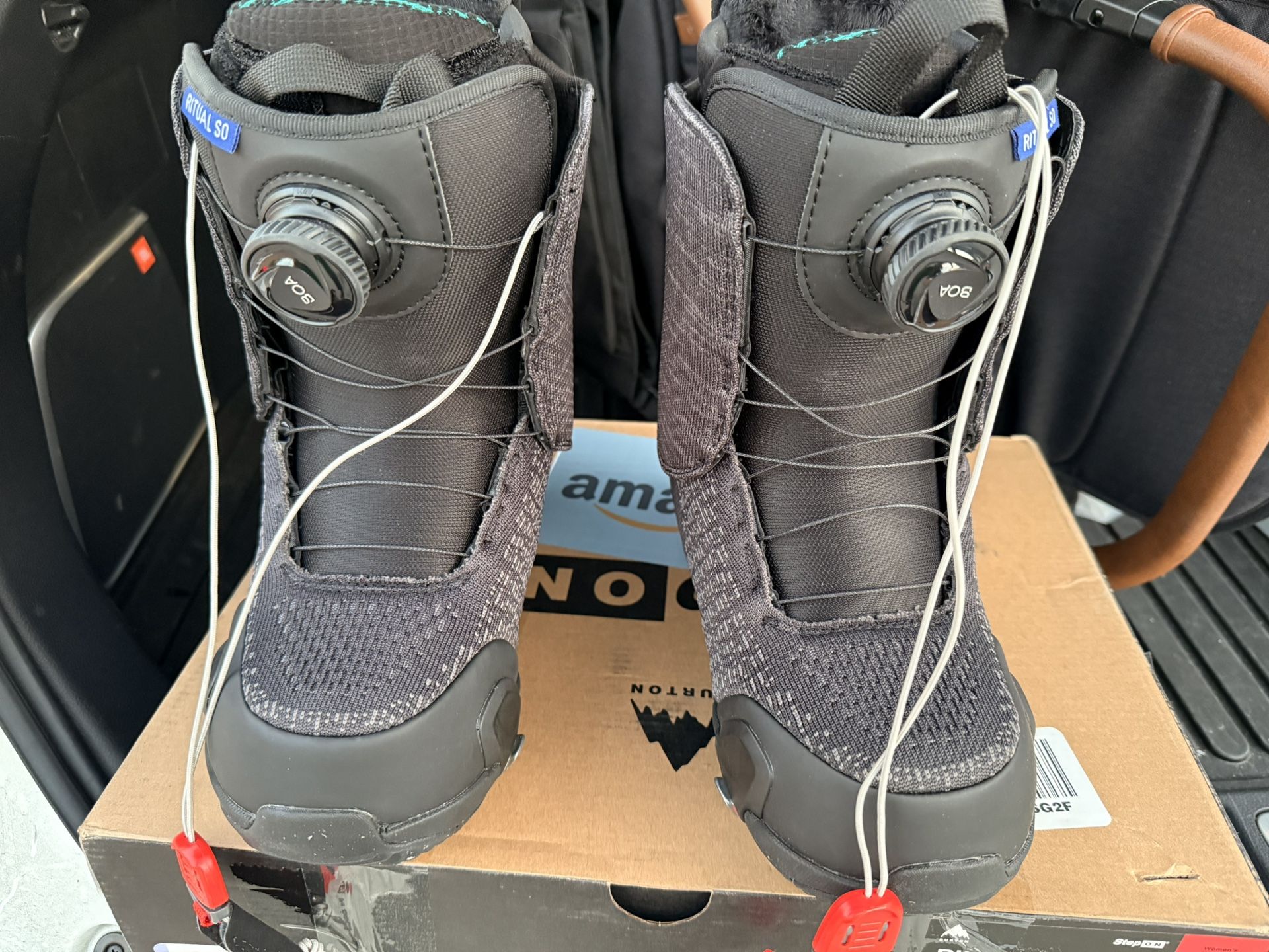 Selling Woman’s Burton Ritual Boa Snow Boarding Boots $150!