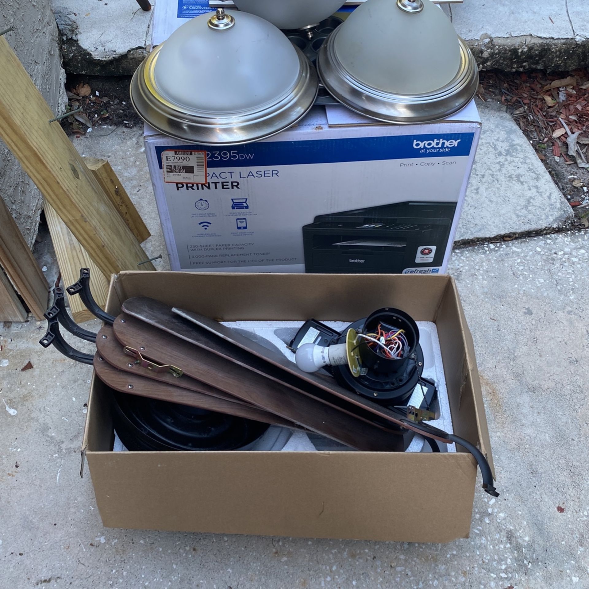 Ceiling Fan/ With Light And 3 Light Fixtures