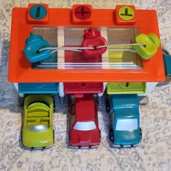 Battat 3-Car Garage Toy Playset with Keys Vehicle Playsets 6.38in, Toddler and Preschool and Toys