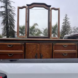 Dresser W/mirror