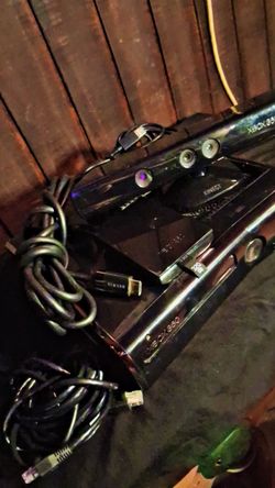 Microsoft Xbox 360 S 320GB Console + Kinect & HDMI Bundle (Slim Model 1439)