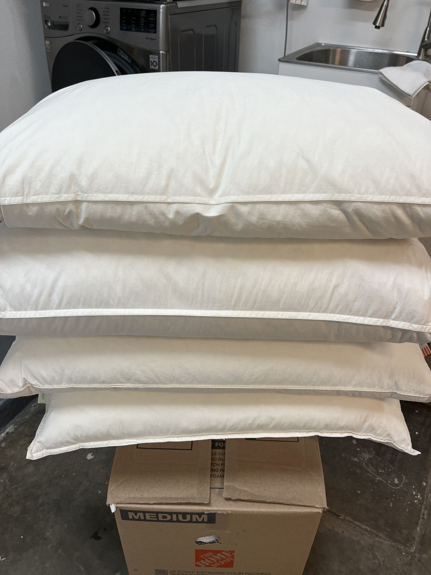 Set Of White Linens - Ideal For Someone Running An Airbnb
