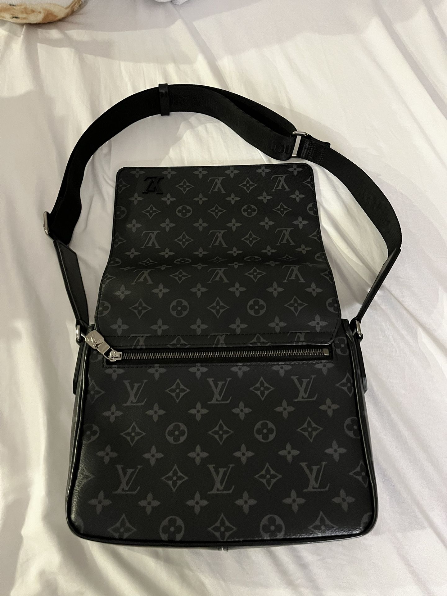 Louis Vuitton Men’s Hand Bag