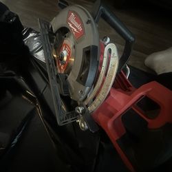 Milwaukee Circular Saw