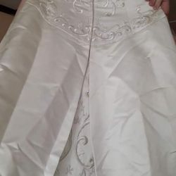 Beautiful Wedding Gown For Sale 