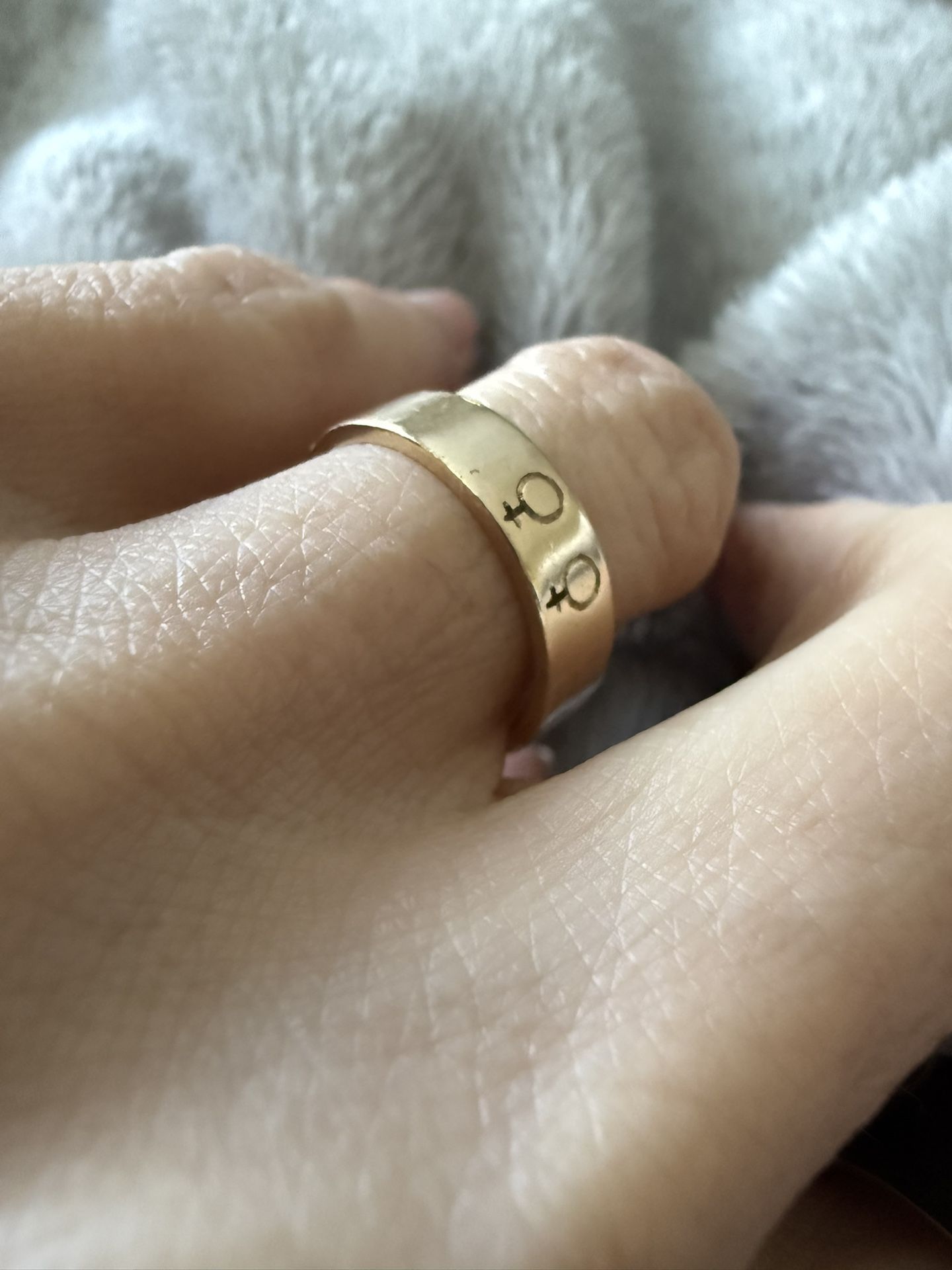 Very Special 14k Solid Gold 2 Female Symbols Friendship Ring