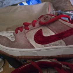 NIKE DUNK SB STRANGE LOVE 