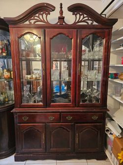 China Cabinet/Hutch