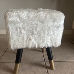 White Faux Fur Ottoman Stool with Gold-Tipped Legs – Great Condition
