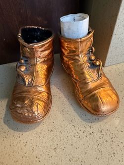 Antique bronze baby shoes with sweet note