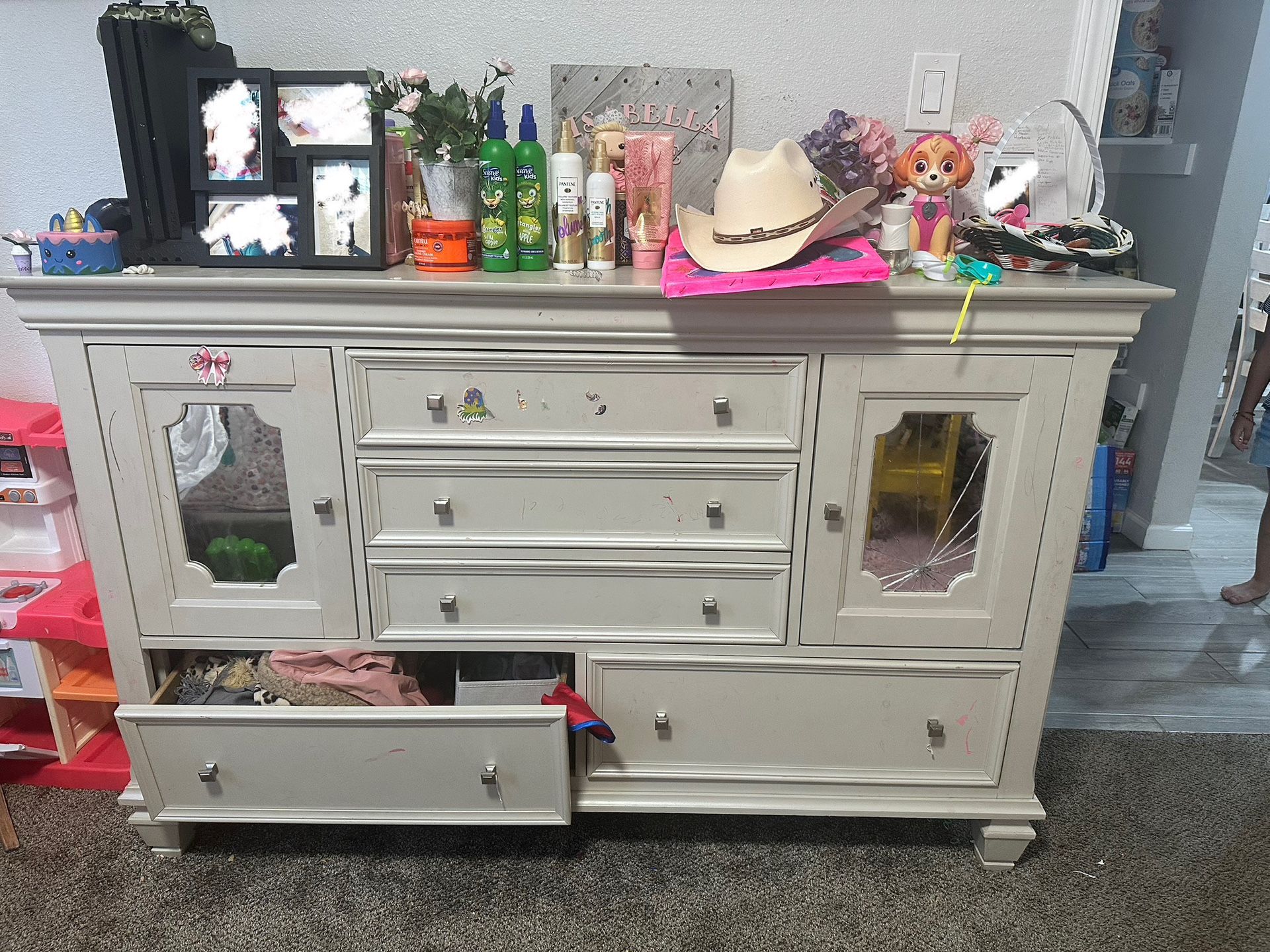 Dresser