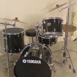 Yamaha Tour Custom 4-piece Drum Set + Cymbal + Accessories