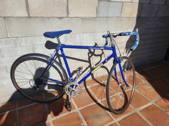 VINTAGE SUPERGO  ROAD BIKE